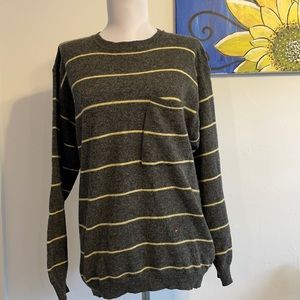 Tommy Hilifiger vintage 100% cozy wool sweater ..